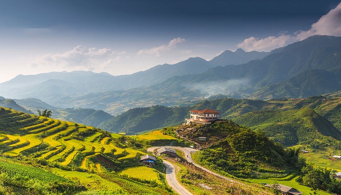 Cảnh sắc thiên nhiên phong phú, đa dạng.