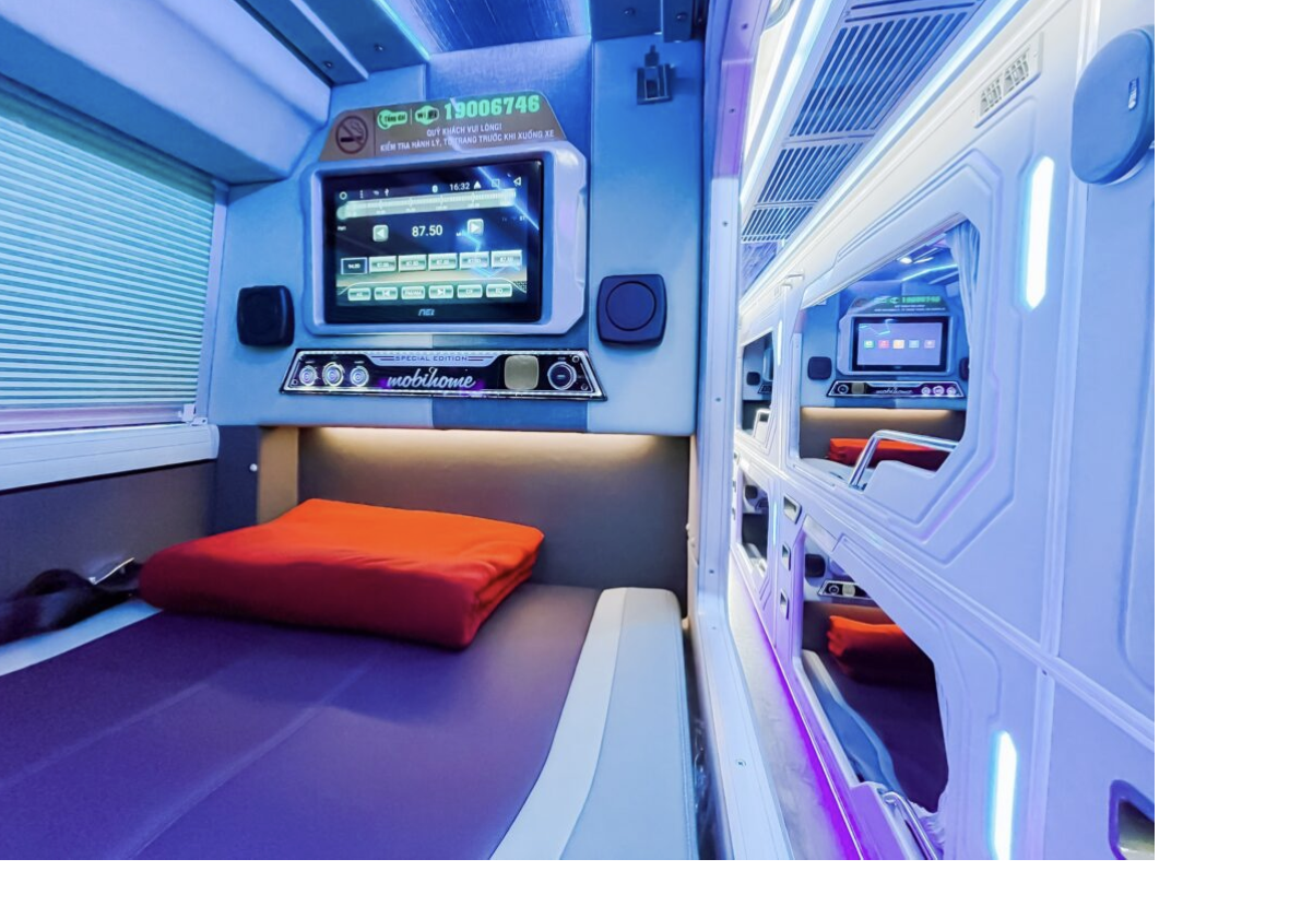 Cận cảnh bên trong xe limousine của Sao Việt nhà xe