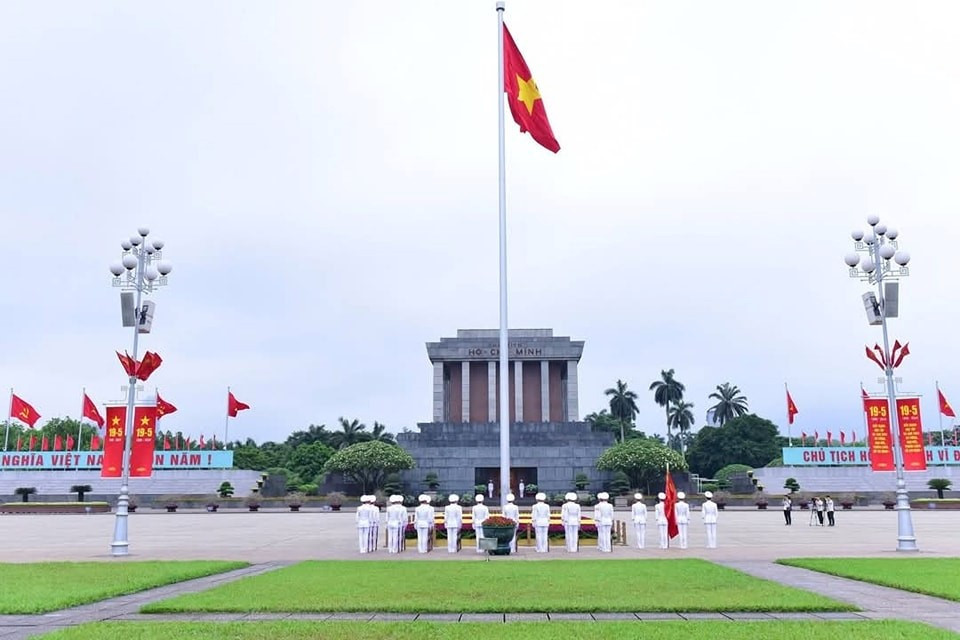 Lăng Chủ tịch Hồ Chí Minh là nơi người dân thể hiện sự biết ơn đến Bác Hồ