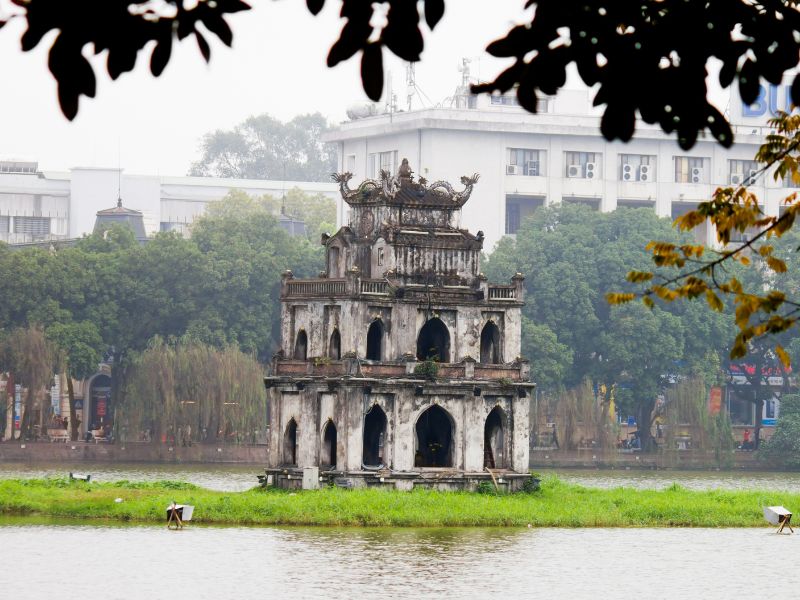 Tham quan nhiều điểm đến thú vị khi đến Hồ Gươm