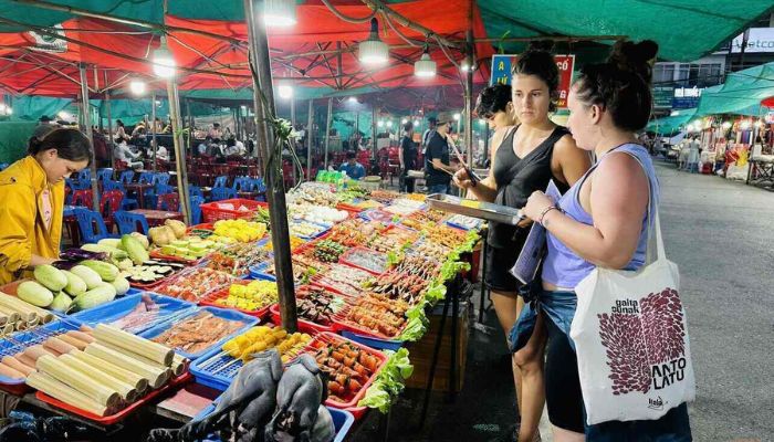 Trải nghiệm văn hóa và mua sắm tinh tế tại chợ đêm