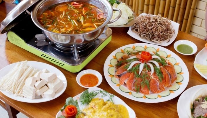 Từng miếng cá hồi mềm tan, nước lẩu ngọt thanh, chuẩn vị Tây Bắc