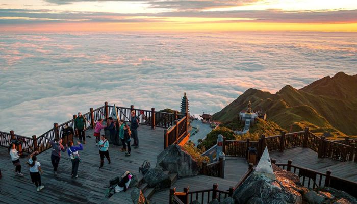 Tháng 4 - thời điểm lý tưởng với nắng nhẹ, mát mẻ và biển mây tuyệt đẹp