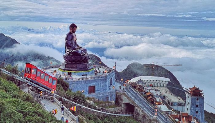 Tour leo núi Fansipan tháng 4 với những trải nghiệm khó quên